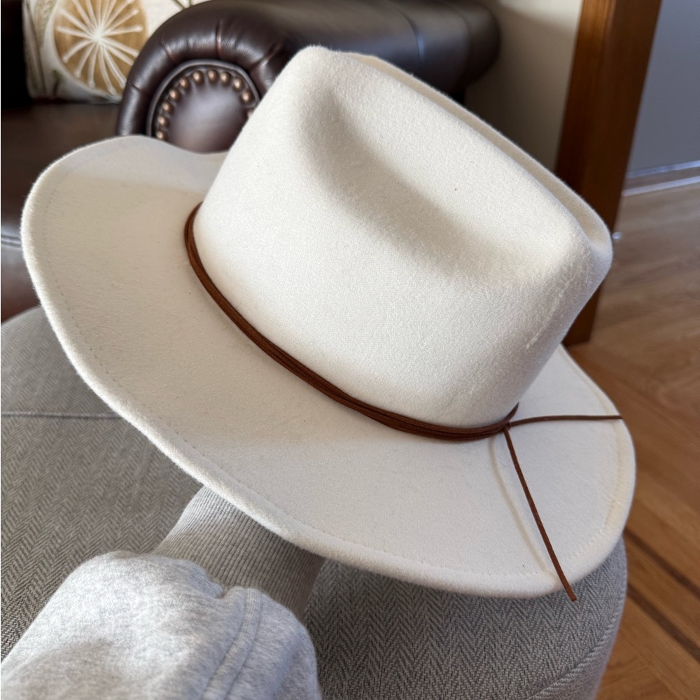 Frye Stylish Cream Cowboy Hat with Brown Band